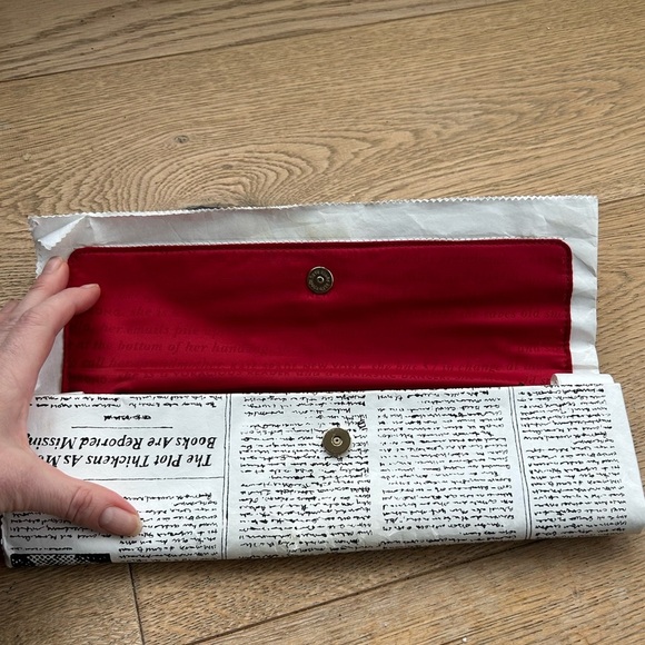 ♠️Newspaper Clutch - Picture 7 of 9